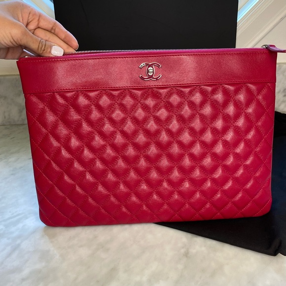 CHANEL Quilted Large Cosmetic Case “O Case”, NEW - Picture 2 of 4